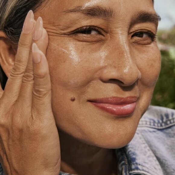 Well People mDaygleamer Mineral Sunscreen Serum SPF 34 | NEW PRODUCT - Picture 4 of 4